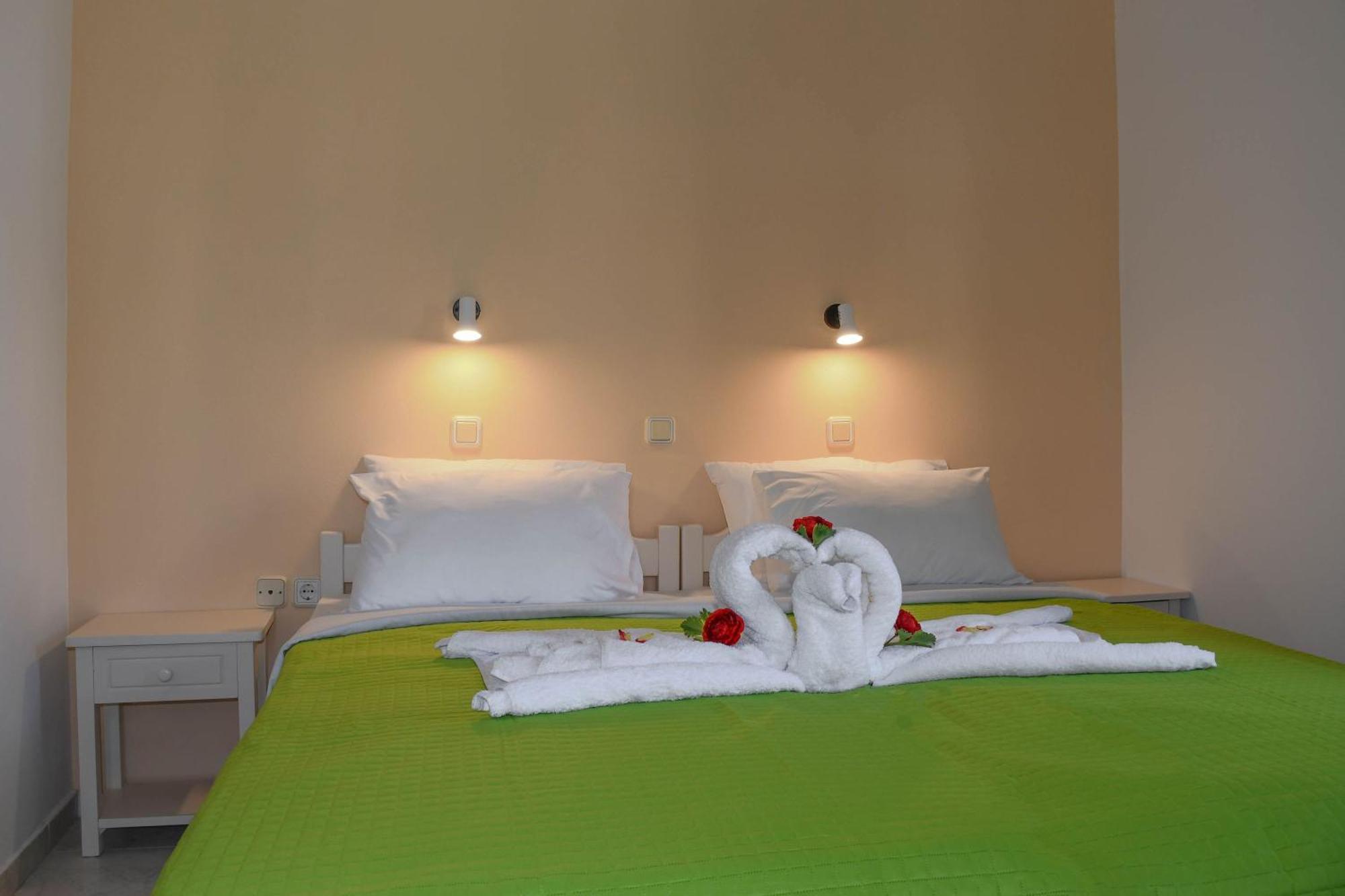 Litinas Apartments With Pool Agia Marina Esterno foto