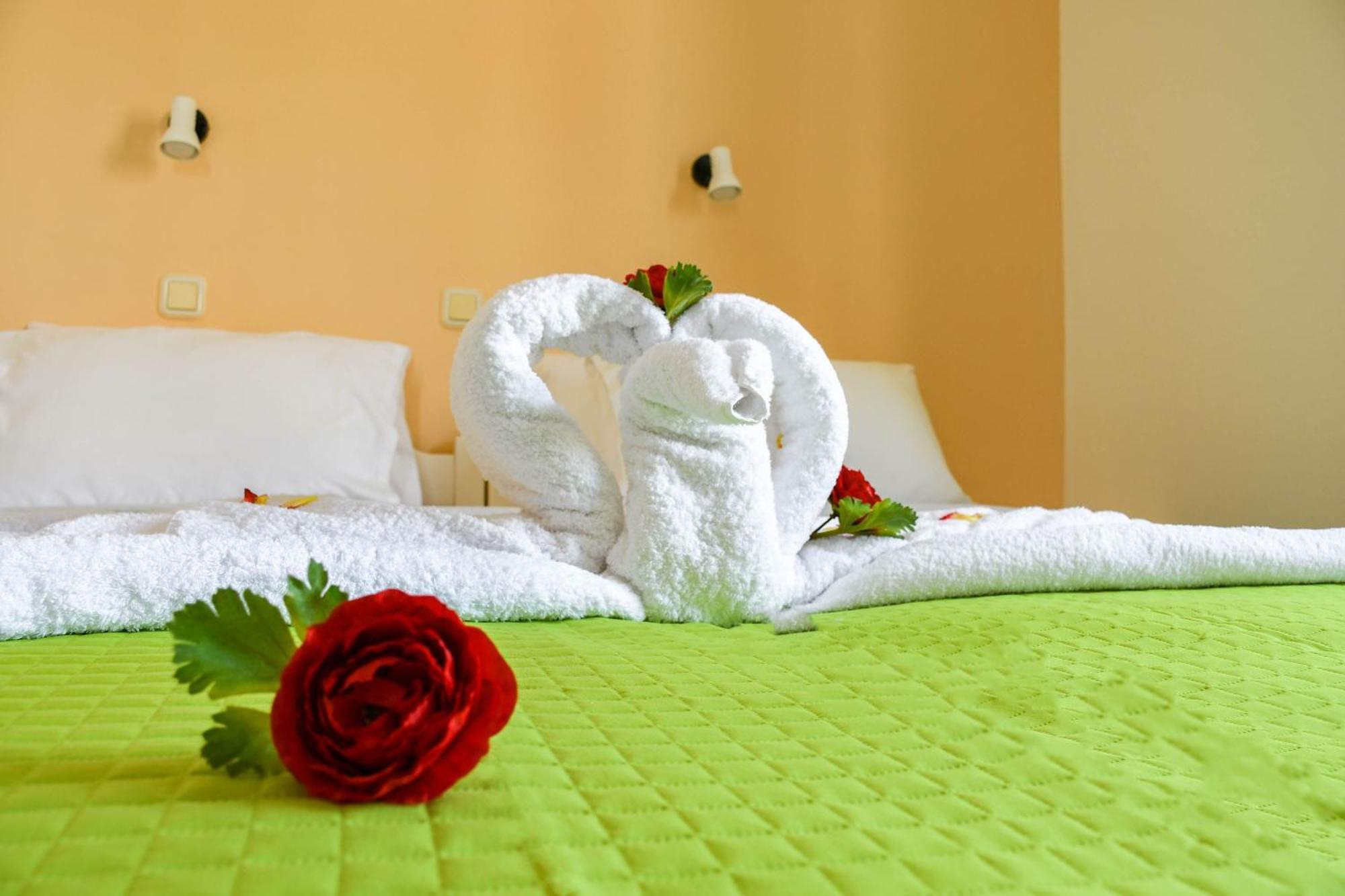 Litinas Apartments With Pool Agia Marina Esterno foto