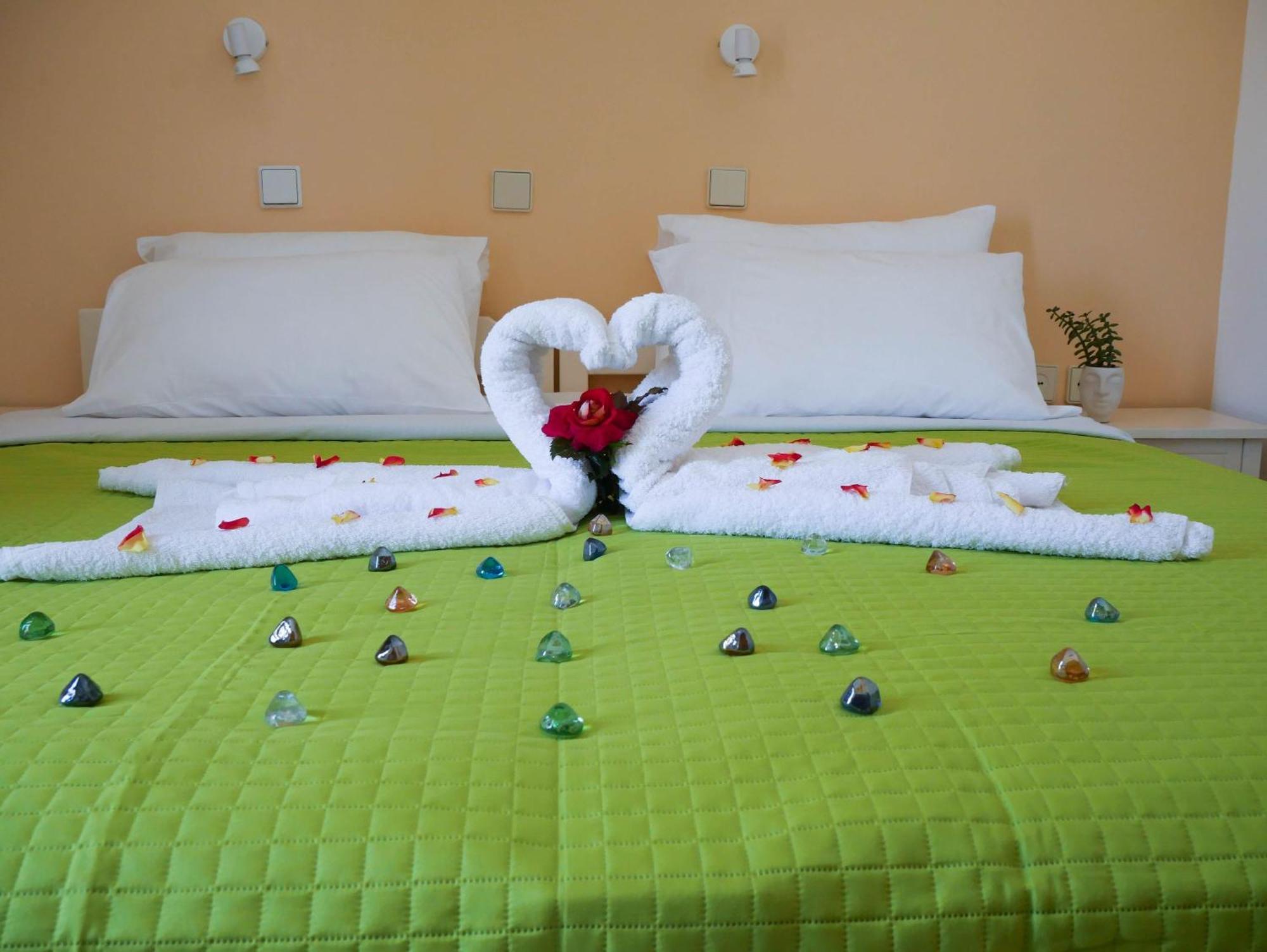 Litinas Apartments With Pool Agia Marina Esterno foto