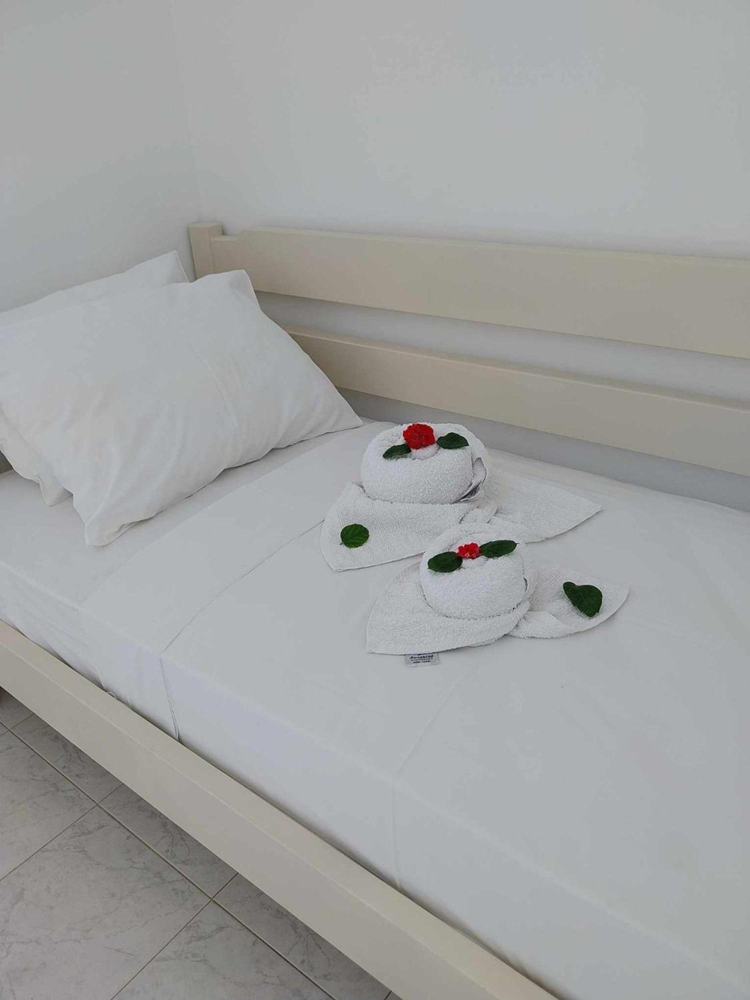 Litinas Apartments With Pool Agia Marina Esterno foto