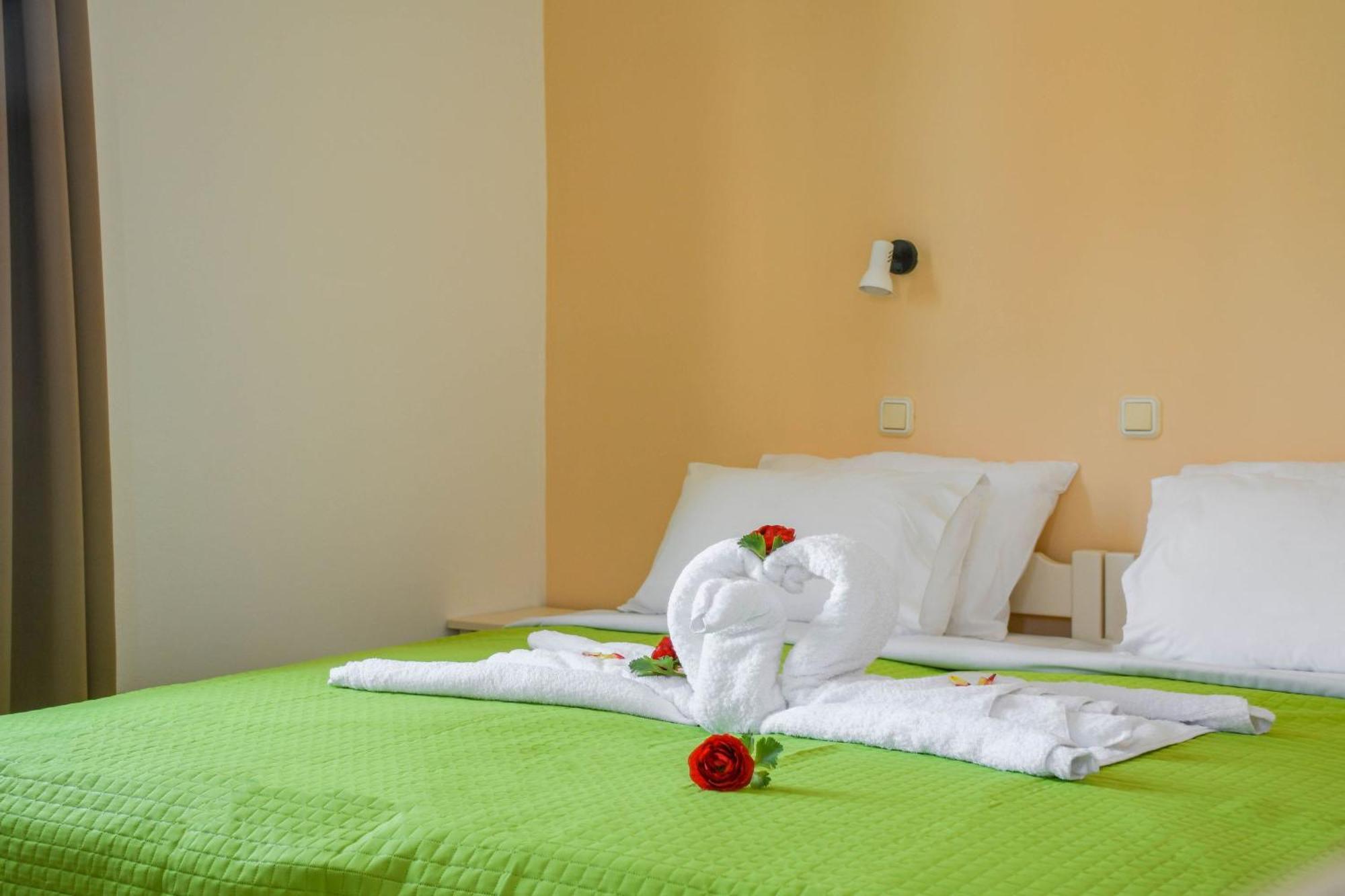 Litinas Apartments With Pool Agia Marina Esterno foto