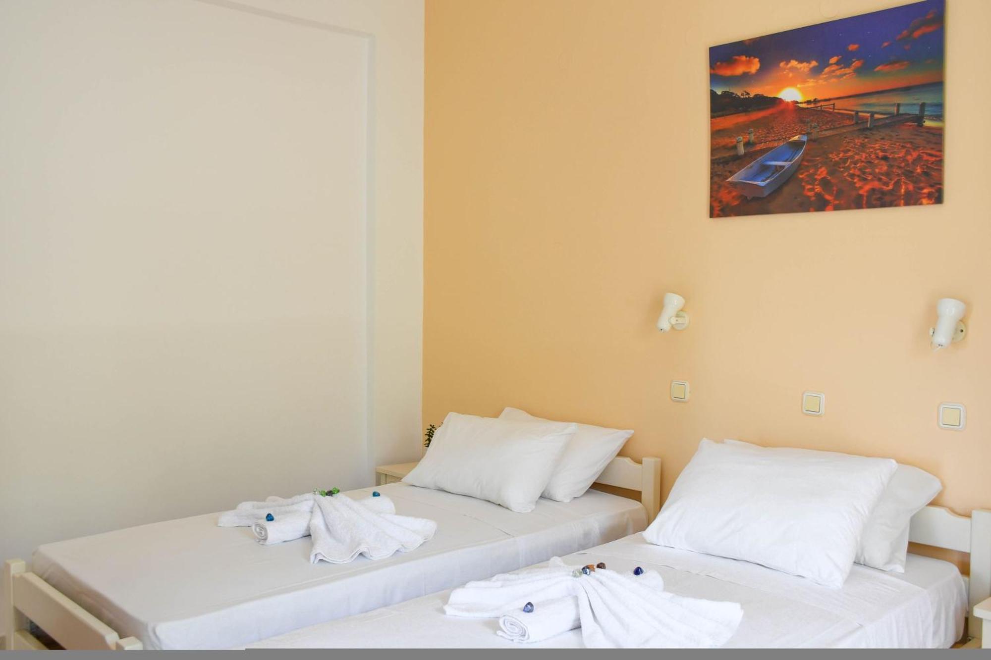 Litinas Apartments With Pool Agia Marina Esterno foto