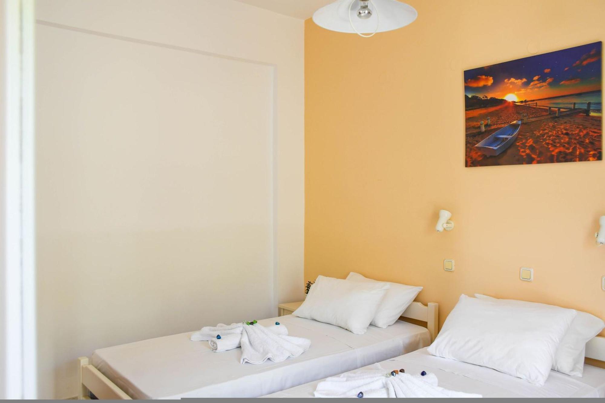 Litinas Apartments With Pool Agia Marina Esterno foto