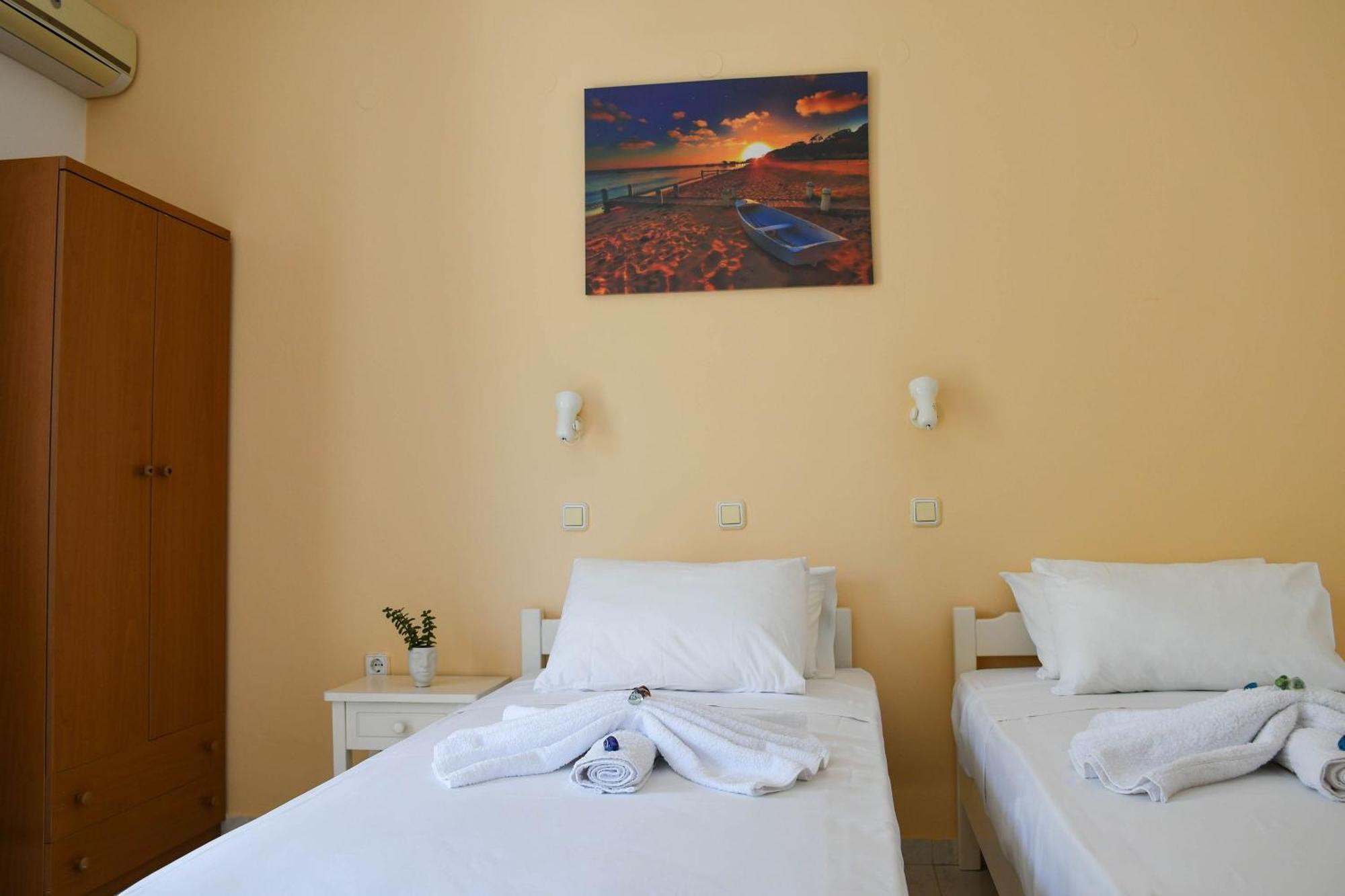 Litinas Apartments With Pool Agia Marina Esterno foto
