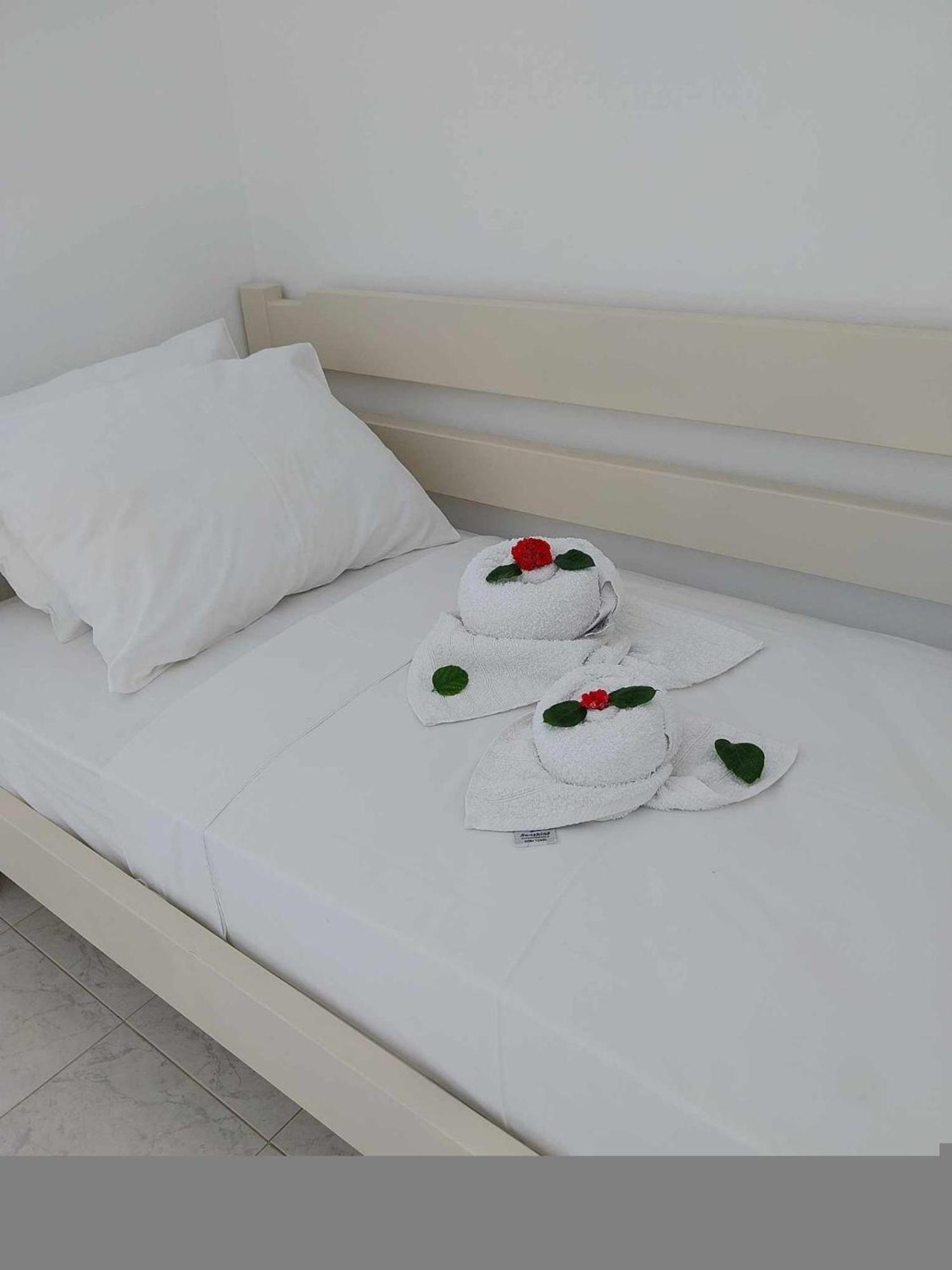 Litinas Apartments With Pool Agia Marina Esterno foto