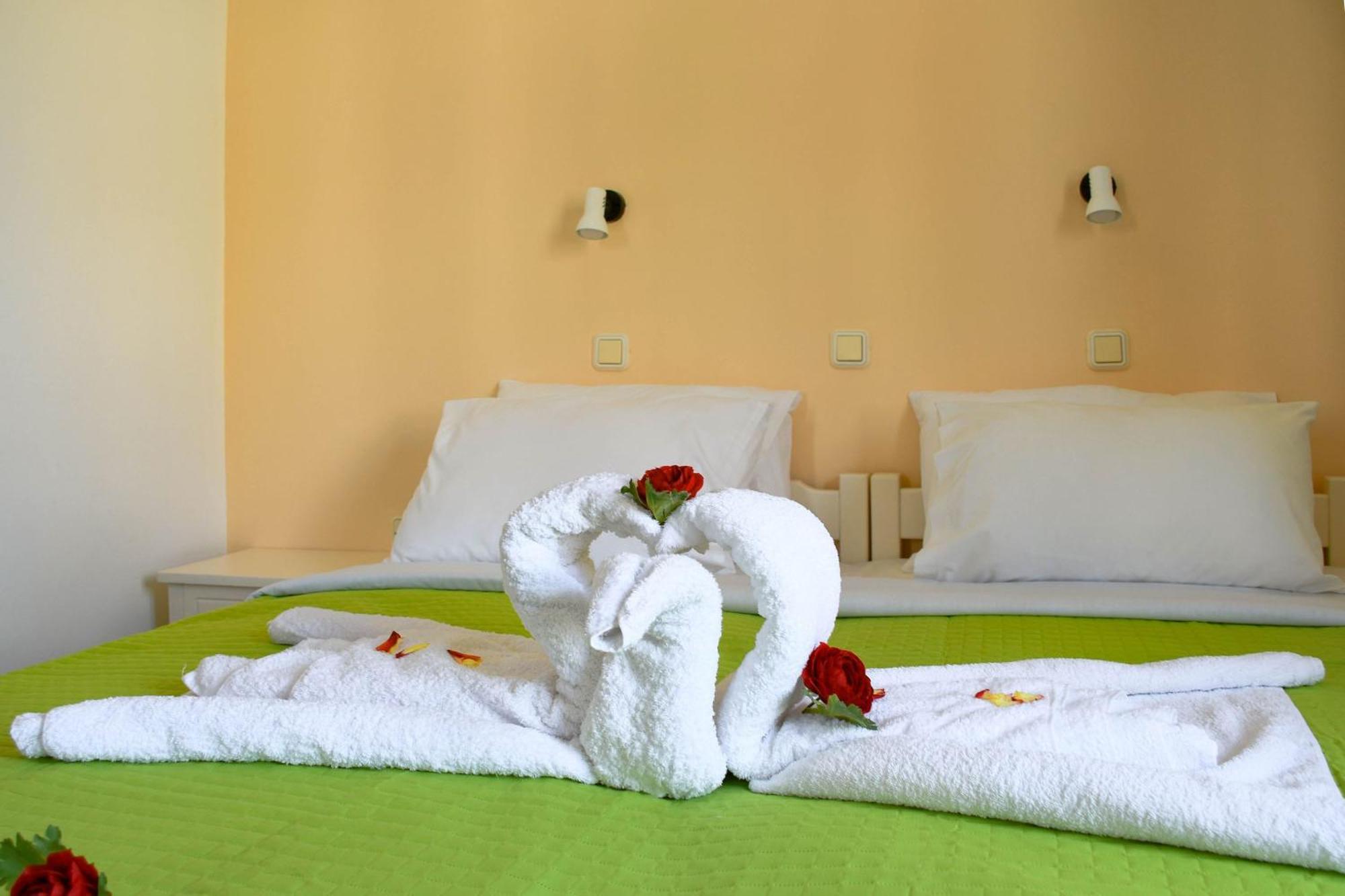 Litinas Apartments With Pool Agia Marina Esterno foto