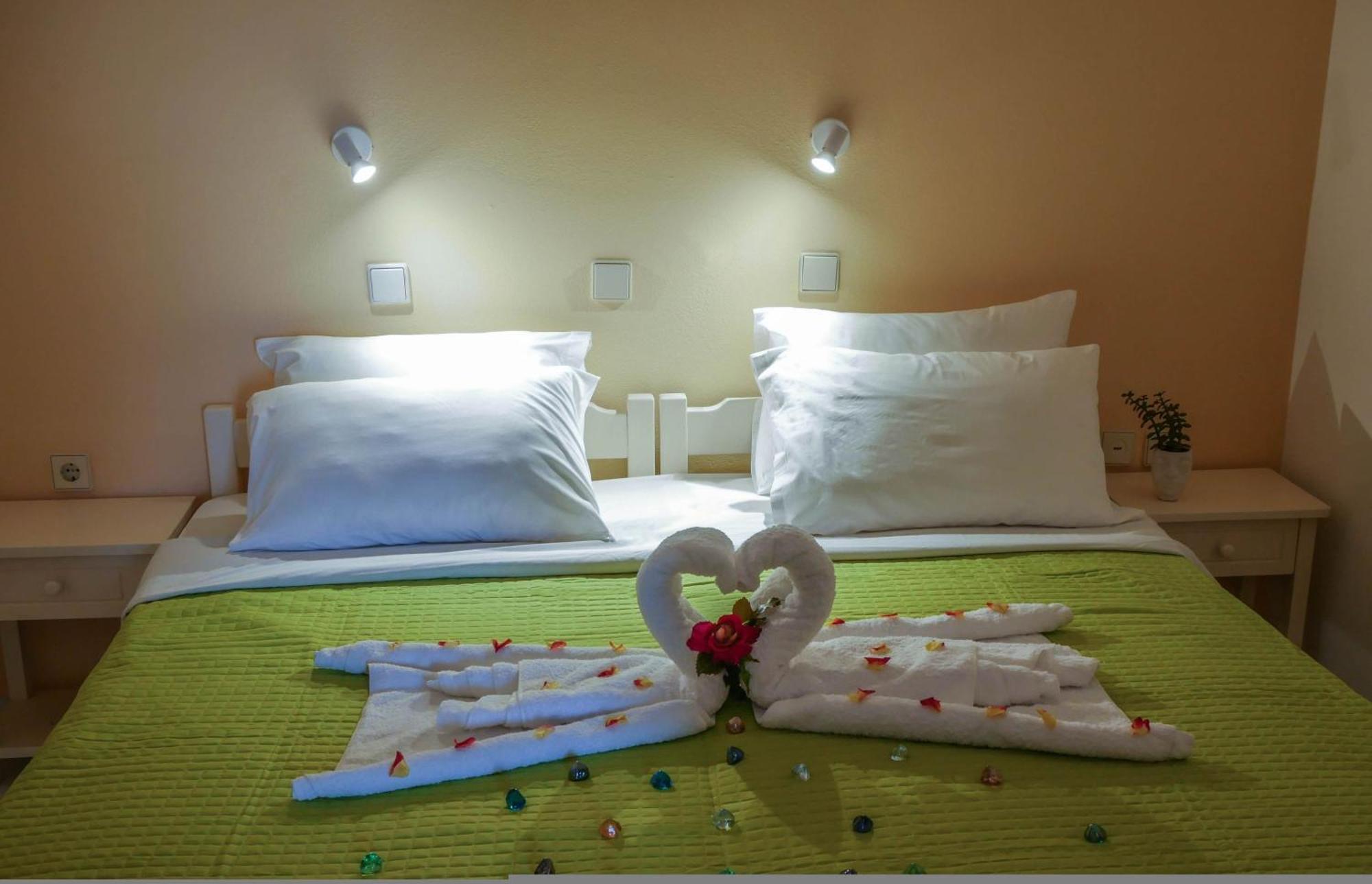 Litinas Apartments With Pool Agia Marina Esterno foto