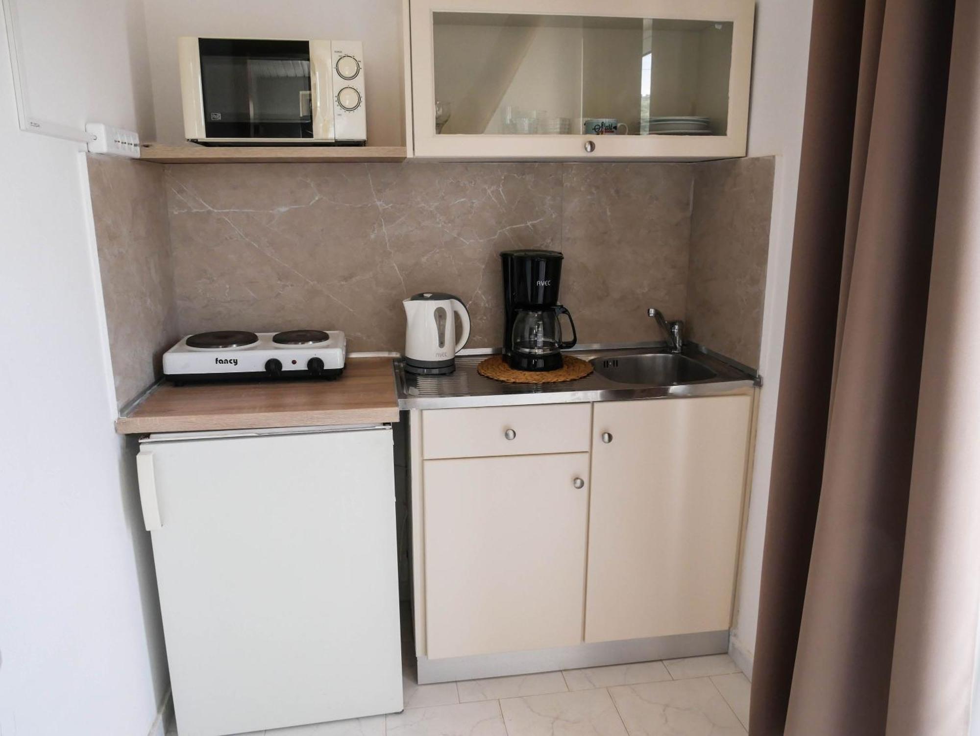 Litinas Apartments With Pool Agia Marina Esterno foto