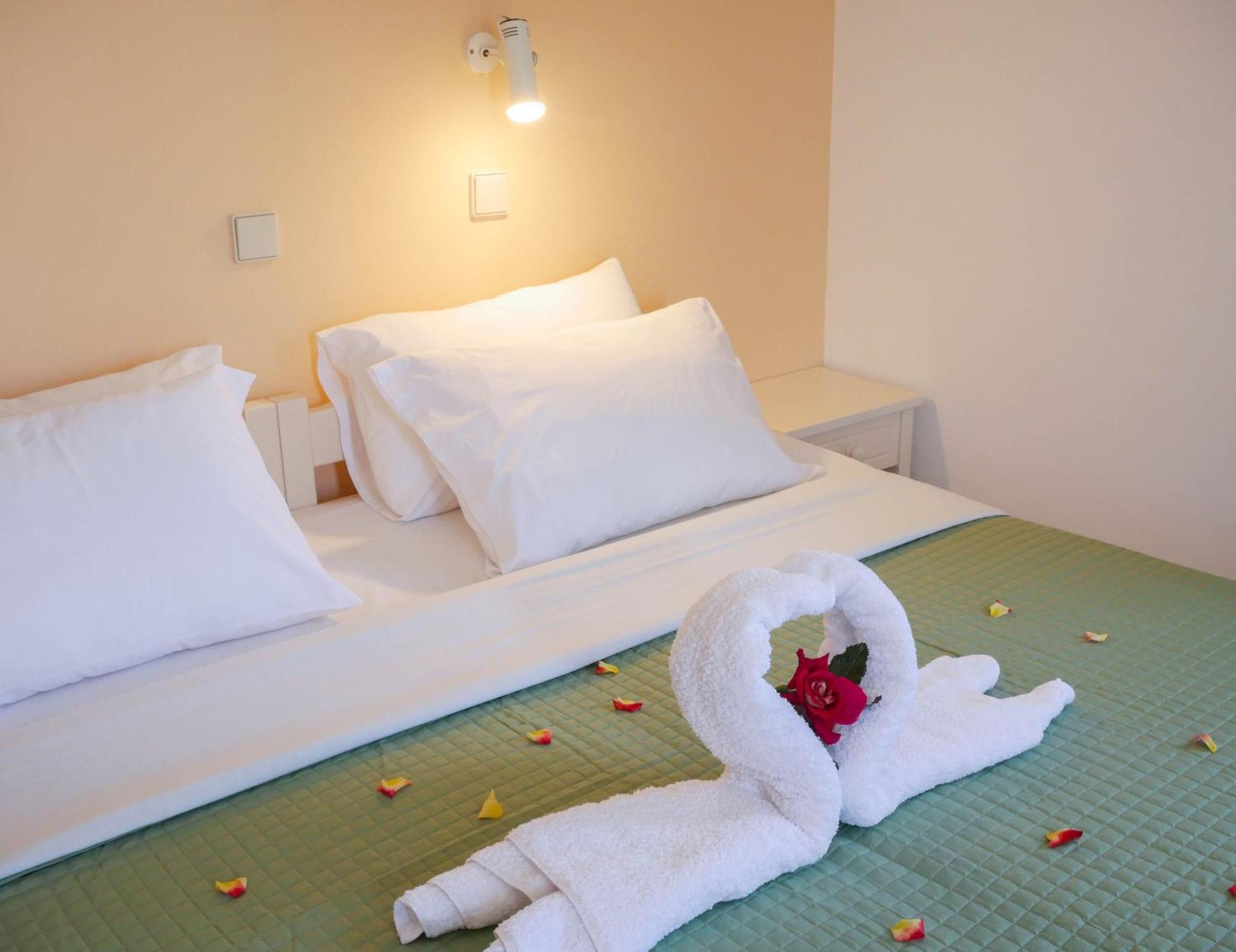 Litinas Apartments With Pool Agia Marina Esterno foto