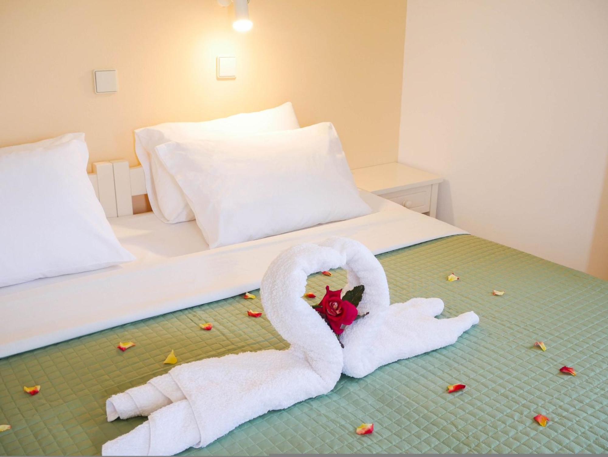 Litinas Apartments With Pool Agia Marina Esterno foto