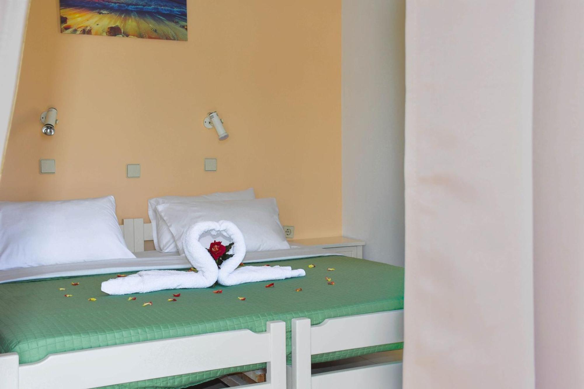 Litinas Apartments With Pool Agia Marina Esterno foto