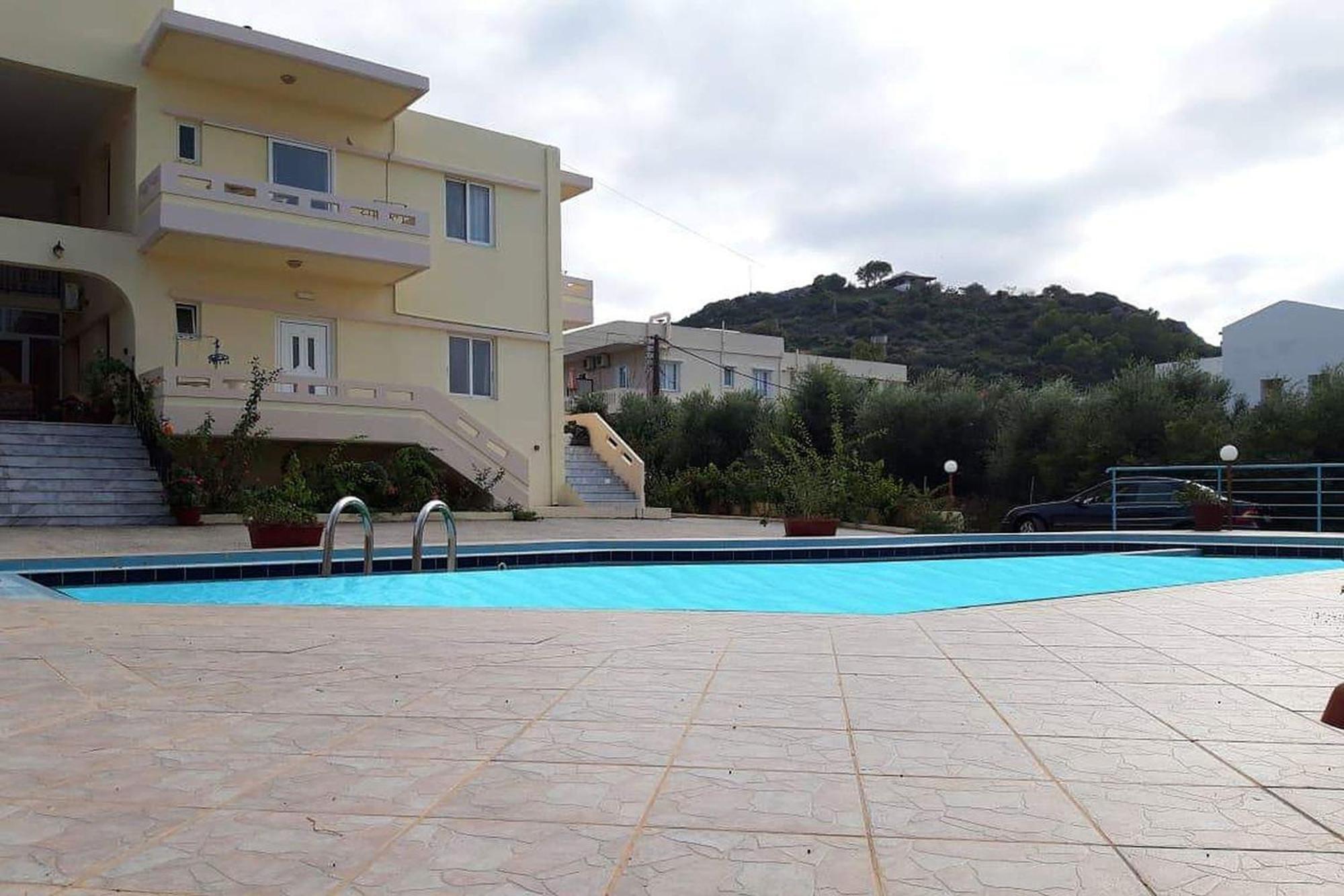 Litinas Apartments With Pool Agia Marina Esterno foto